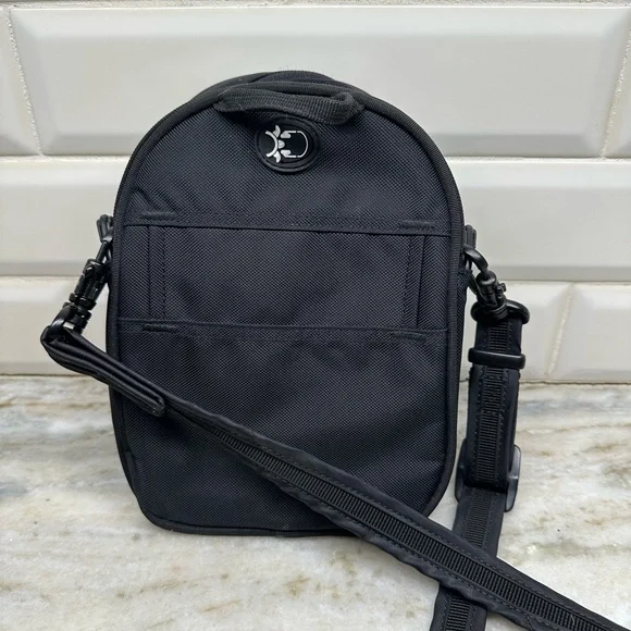 Pacsafe 100 Metrosafe Black Crossbody Bag RFID Like New - Picture 2 of 5